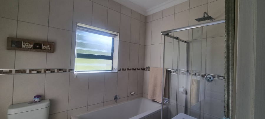 To Let 3 Bedroom Property for Rent in Dana Bay Western Cape